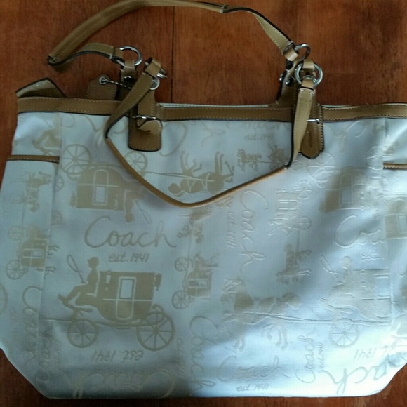 Authentic Coach handbag - Picture 2 of 5